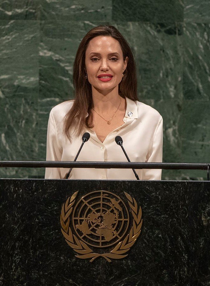 Angelina Jolie Fights Against Sexual Violence, Face, Hair, Smile, Head, Eye, Microphone