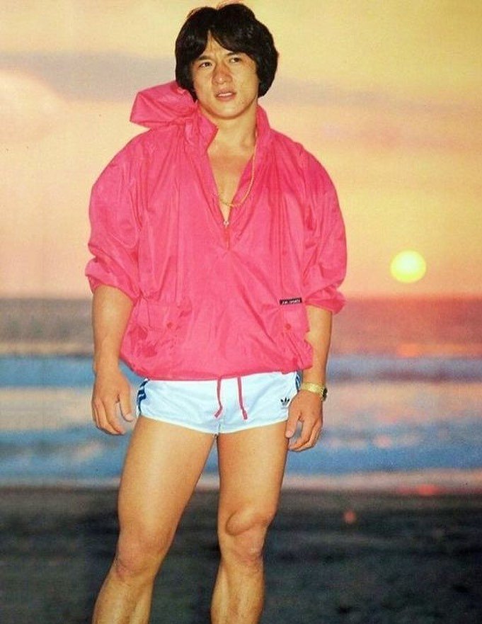 Jackie Chan Young, Face, Shorts, Water, Shoulder, Leg, Human, Sky, Flash photography, Sleeve, Textile